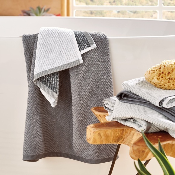 🌟 WellBe 4 Pack Refresh Charcoal Bath & Hand Towels READ DESCRIPTION PRICE FIRM - Picture 2 of 11